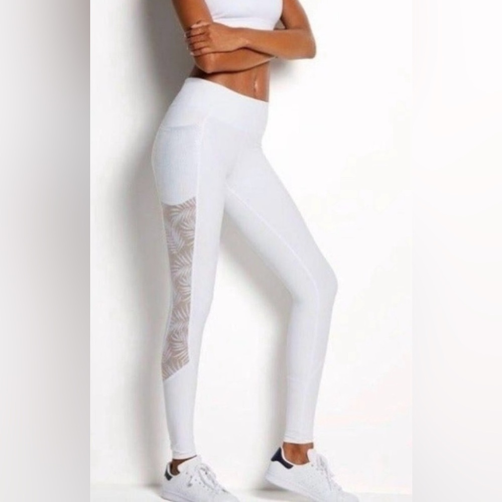 NWOT Victoria’s Secret Sport White Total Knockout Leggings - Size Small